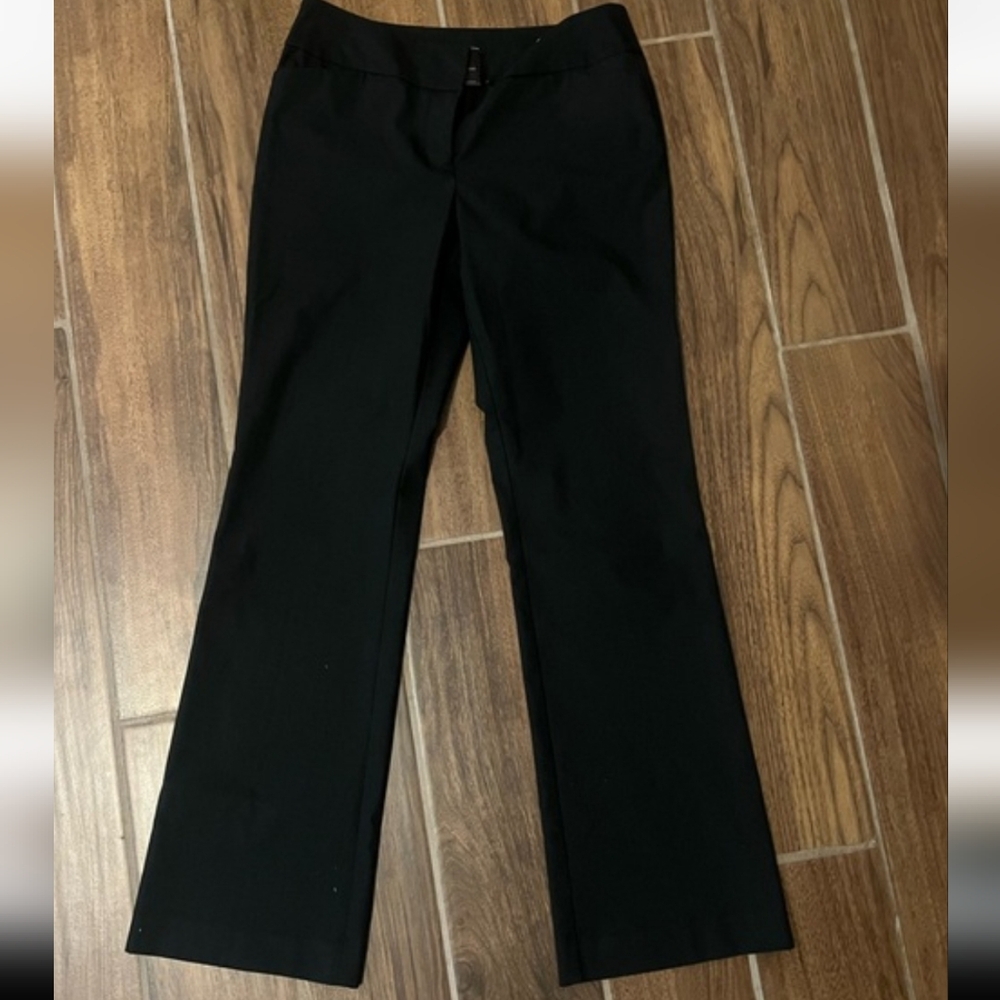 Ann Taylor Signature Black Dress Pants. Straight Through Hip And thigh.